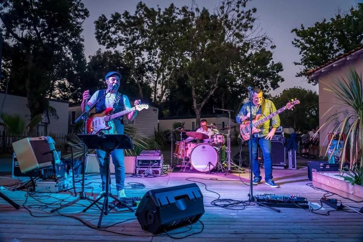 Camping 4 Etoiles - Parc Aquatique - Eei0Fi แซ็งต์-จอร์จส์-โดเลรง ภายนอก รูปภาพ